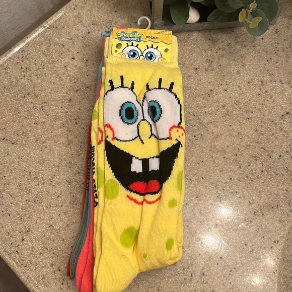 Nickelodeon brand SpongeBob SquarePants 5-pack of socks- shoe size 6-12.  NWT - Picture 1 of 5